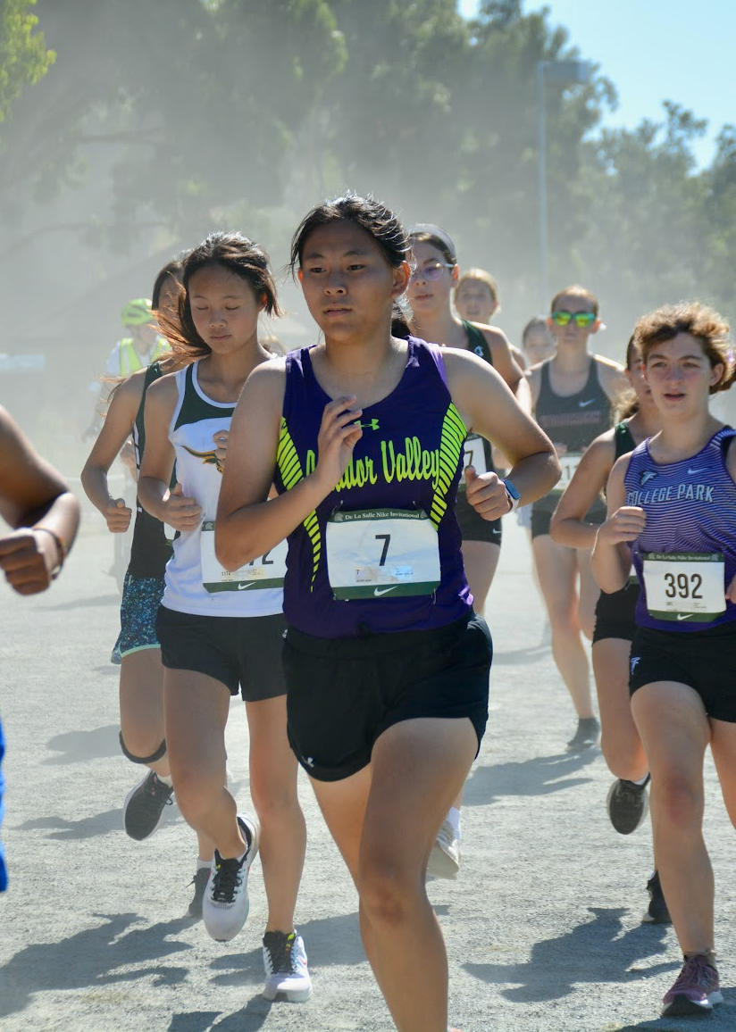 Yisi at the De La Salle Nike Invitational, pushing through the pack at the start